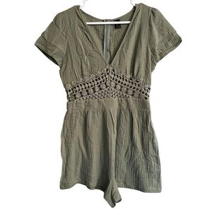 Shein Deep V-Neck Crochet Style Midriff Short Sleeve Shorts Romper Size S(4)